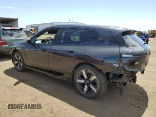 2023 BMW iX xDrive50 z VIN WB523CF03PCM09655, wystawiony jako Copart lot #52922124 z przebiegiem 3159 mil mil oraz . Historia ofert i sprzedaży dostępna na DreamBid. Obrazek 2.