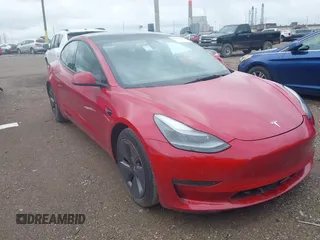 2023 Tesla Model 3 z VIN 5YJ3E1EA1PF437667, wystawiony jako IAAI lot #42370130 z przebiegiem 28 694 mil mil oraz . Historia ofert i sprzedaży dostępna na DreamBid. Obrazek 1.