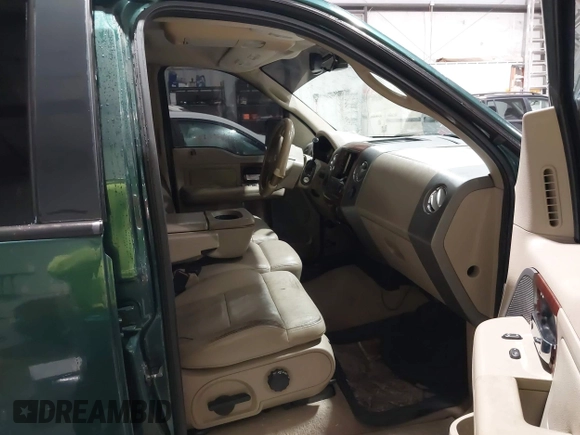 2007 Ford F-150 XLT with VIN 1FTPW14V07FA71702, listed as a IAAI auction lot 41902242 with 284,124 mi miles. Bid and sale history available at carsss.com. Image 5.