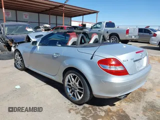2008 Mercedes-Benz SLK 350 z VIN WDBWK56F08F181783, wystawiony jako IAAI lot #42153077 z przebiegiem 131 428 mil mil oraz . Historia ofert i sprzedaży dostępna na DreamBid. Obrazek 3.