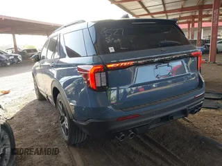 2025 Ford Explorer ST with VIN 1FMWK8GC9SGA36911, listed as a IAAI auction lot 41728775 with 3,925 mi miles. Bid and sale history available at carsss.com. Image 3.