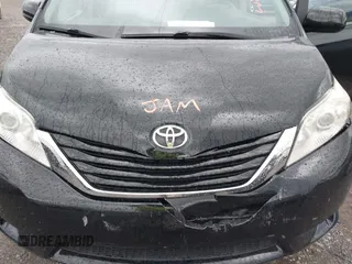 2017 Toyota Sienna LE Auto Access Seat with VIN 5TDKZ3DC4HS801298, listed as a IAAI auction lot 40805212 with 133,991 mi miles. Bid and sale history available at carsss.com. Image 10.