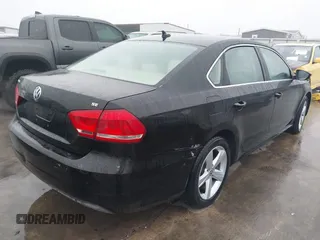 2013 Volkswagen Passat SE с VIN 1VWBH7A33DC052582, выставлен на аукционе IAAI как лот 41431178 с пробегом 127 072 миль миль и . История ставок и продаж доступна на DreamBid. Изображение 4.