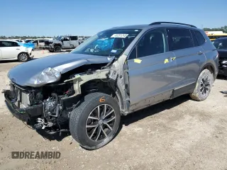 2021 Volkswagen Tiguan SE z VIN 3VV2B7AX9MM130337, wystawiony jako Copart lot #48201245 z przebiegiem 42 732 mil mil oraz Czysty tytuł • Clean title. Historia ofert i sprzedaży dostępna na DreamBid. Obrazek 1.