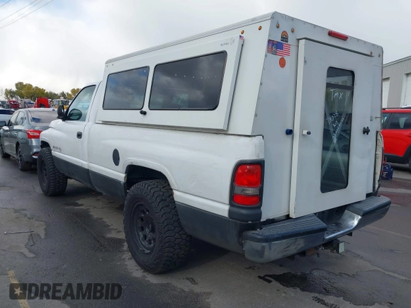 2001 Dodge 1500 z VIN 1B7HC16YX1S711028, wystawiony jako IAAI lot #40687353 z przebiegiem Nie podano mil oraz . Historia ofert i sprzedaży dostępna na DreamBid. Obrazek 3.