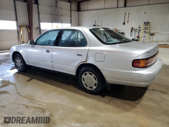 1993 Toyota Camry LE with VIN 4T1SK12E1PU196871, listed as a Copart auction lot 49052935 with 135,732 mi miles and Clean Title. Bid and sale history available at carsss.com. Image 2.