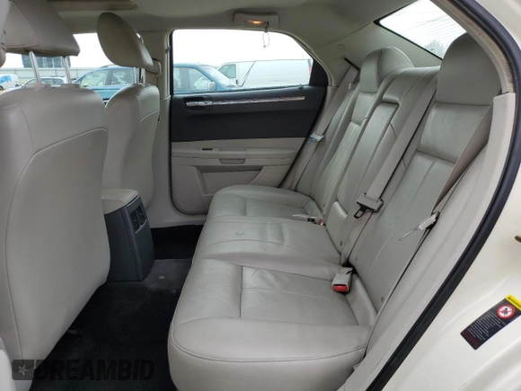 2005 Chrysler 300 with VIN 2C3AA53GX5H667639, listed as a Copart auction lot 47995985 with 70,890 mi miles and Clean Title. Bid and sale history available at carsss.com. Image 10.