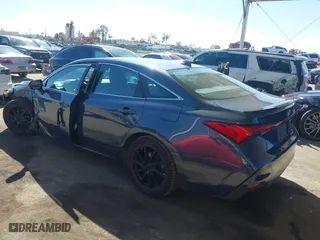 2019 Toyota Avalon Hybrid Limited with VIN 4T1B21FB9KU004539, listed as a IAAI auction lot 41784328 with 99,811 mi miles. Bid and sale history available at carsss.com. Image 3.