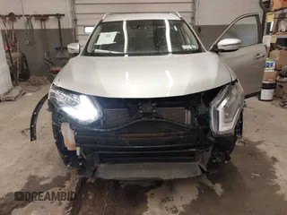 2019 Nissan Rogue SV with VIN KNMAT2MV3KP525593, listed as a IAAI auction lot 42044497 with 122,176 mi miles. Bid and sale history available at carsss.com. Image 6.