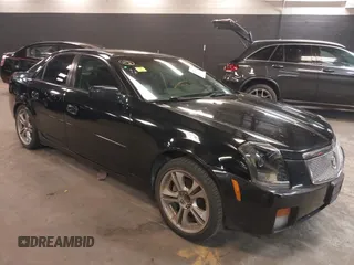 2005 Cadillac CTS z VIN 1G6DP567850133033, wystawiony jako IAAI lot #42224360 z przebiegiem 151 773 mil mil oraz . Historia ofert i sprzedaży dostępna na DreamBid. Obrazek 1.