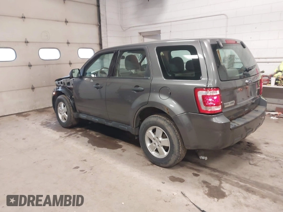 2011 Ford Escape XLS z VIN 1FMCU9C71BKB77819, wystawiony jako IAAI lot #42485716 z przebiegiem 204 218 mil mil oraz . Historia ofert i sprzedaży dostępna na DreamBid. Obrazek 3.