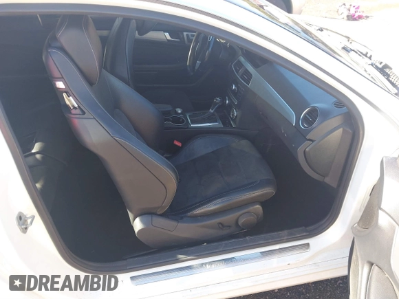 2015 Mercedes-Benz C-Class C 250 with VIN WDDGJ4HB3FG389019, listed as a IAAI auction lot 41220328 with 1 mi miles. Bid and sale history available at carsss.com. Image 5.