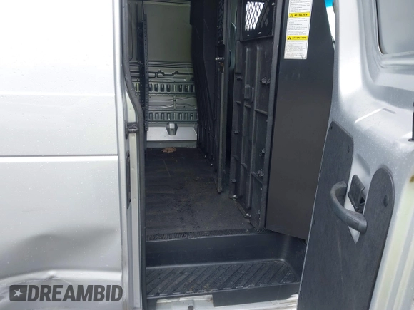 2008 Ford Econoline Cargo Commercial z VIN 1FTNE14W08DA28087, wystawiony jako IAAI lot #42365041 z przebiegiem 135 182 mil mil oraz . Historia ofert i sprzedaży dostępna na DreamBid. Obrazek 8.