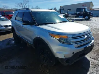 2011 Ford Explorer XLT with VIN 1FMHK8D85BGA11352, listed as a IAAI auction lot 41583934 with 238,362 mi miles and . Bid and sale history available at carsss.com. Image 1.