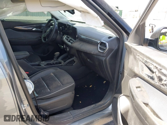 2024 Chevrolet TrailBlazer LS with VIN KL79MMS24RB184438, listed as a IAAI auction lot 41848482 with 17,136 mi miles and . Bid and sale history available at DreamBid. Image 5.