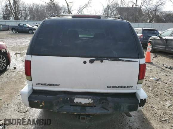 2003 Chevrolet Blazer LS z VIN 1GNDT13X53K143582, wystawiony jako Copart lot #43218675 z przebiegiem 182 827 mil mil oraz Szkoda całkowita • Salvage title. Historia ofert i sprzedaży dostępna na DreamBid. Obrazek 6.