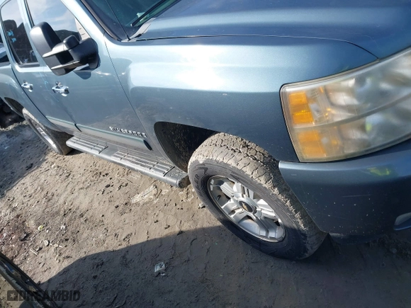 2007 Chevrolet Silverado 1500 LTZ with VIN 2GCEK13M471515148, listed as a IAAI auction lot 41414437 with 220,000 mi miles. Bid and sale history available at carsss.com. Image 1.