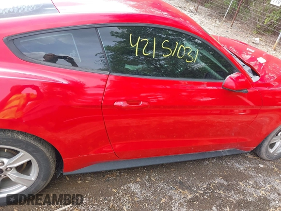 2020 Ford Mustang EcoBoost z VIN 1FA6P8TH2L5122958, wystawiony jako IAAI lot #42151031 z przebiegiem 47 793 mil mil oraz . Historia ofert i sprzedaży dostępna na DreamBid. Obrazek 13.