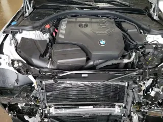 2023 BMW 4 Series 430i xDrive z VIN WBA43AT06PCM39686, wystawiony jako Copart lot #60834325 z przebiegiem 17 728 mil mil oraz Szkoda całkowita • Salvage title. Historia ofert i sprzedaży dostępna na DreamBid. Obrazek 13.