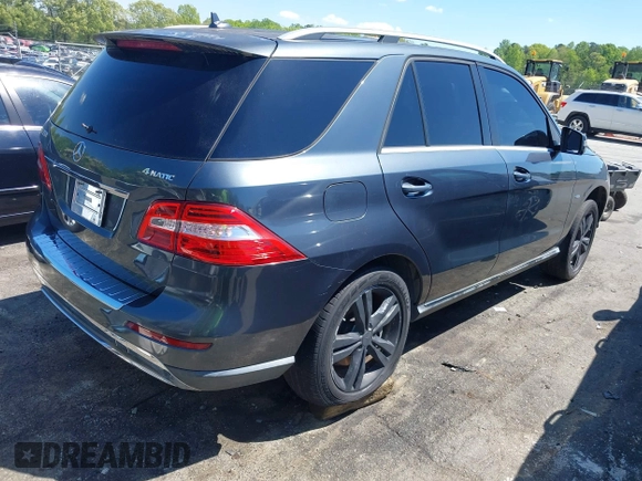 2012 Mercedes-Benz M ML 350 with VIN 4JGDA5HB6CA075264, listed as a IAAI auction lot 42059330 with 147,642 mi miles. Bid and sale history available at carsss.com. Image 4.
