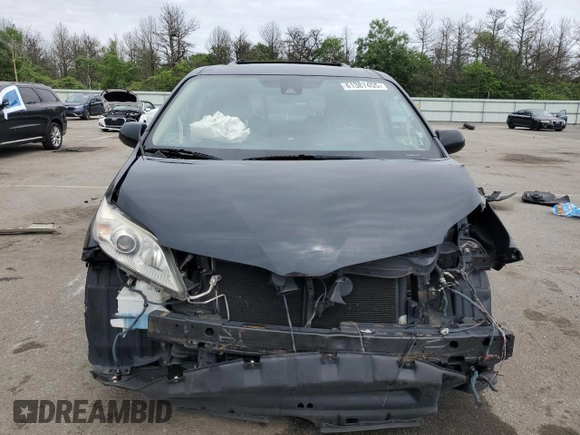 2018 Toyota Sienna XLE Auto Access Seat with VIN 5TDYZ3DC7JS939921, listed as a Copart auction lot 61387455 with 162,349 mi miles and Clean title. Bid and sale history available at DreamBid. Image 5.