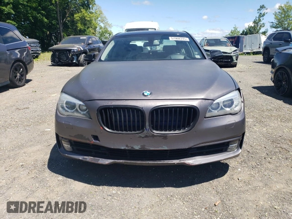 2013 BMW 7 Series 740Li xDrive z VIN WBAYF4C55DDE23588, wystawiony jako Copart lot #57968395 z przebiegiem 53 166 mil mil oraz Szkoda całkowita • Salvage title. Historia ofert i sprzedaży dostępna na DreamBid. Obrazek 5.