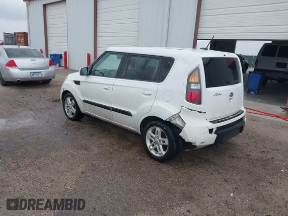 2010 Kia Soul + with VIN KNDJT2A21A7138288, listed as a IAAI auction lot 41922152 with 147,235 mi miles. Bid and sale history available at carsss.com. Image 3.