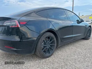 2021 Tesla Model 3 Standard Range Plus z VIN 5YJ3E1EA9MF919606, wystawiony jako Copart lot #60377285 z przebiegiem 39 713 mil mil oraz Szkoda całkowita • Salvage title. Historia ofert i sprzedaży dostępna na DreamBid. Obrazek 4.