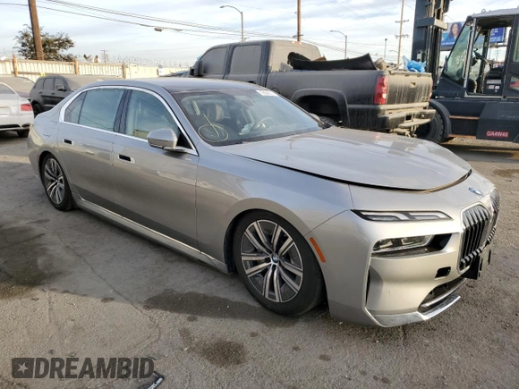 2024 BMW i7 eDrive50 z VIN WBY43EJ09RCR44541, wystawiony jako Copart lot #79568514 z przebiegiem 520 mil mil oraz Szkody całkowita. Historia ofert i sprzedaży dostępna na DreamBid. Obrazek 4.