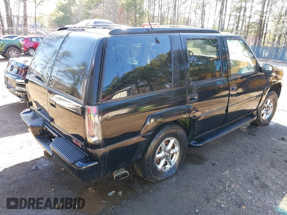 2000 GMC Denali with VIN 1GKEK13R1YR129862, listed as a IAAI auction lot 41833054 with 223,811 mi miles. Bid and sale history available at carsss.com. Image 4.