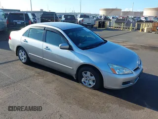 2007 Honda Accord LX z VIN 1HGCM56497A009813, wystawiony jako IAAI lot #42162974 z przebiegiem 81 513 mil mil oraz . Historia ofert i sprzedaży dostępna na DreamBid. Obrazek 1.