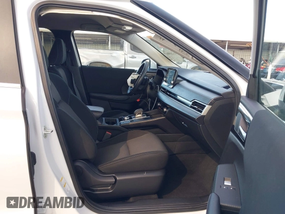 2024 Mitsubishi Outlander ES z VIN JA4J3UA85RZ004684, wystawiony jako IAAI lot #41289047 z przebiegiem 18 819 mil mil oraz . Historia ofert i sprzedaży dostępna na DreamBid. Obrazek 5.