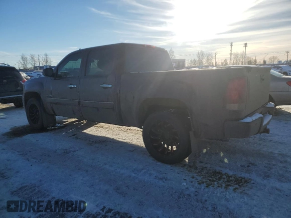 2013 GMC Sierra 1500 Denali z VIN 3GTP2XE27DG293506, wystawiony jako Copart lot #84682194 z przebiegiem 312 025 mil mil oraz Czysty tytuł • Clean title. Historia ofert i sprzedaży dostępna na DreamBid. Obrazek 2.