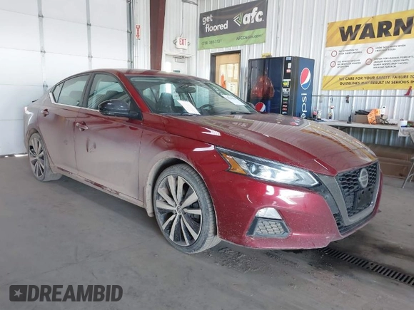 2020 Nissan Altima 2.5 SR with VIN 1N4BL4CV3LC282500, listed as a IAAI auction lot 38950394 with 61,401 mi miles. Bid and sale history available at carsss.com. Image 1.
