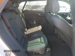 2024 Audi Q8 Premium Plus z VIN WA1EVBF12RD009995, wystawiony jako Copart lot #54057095 z przebiegiem 6 562 mil mil oraz Szkoda całkowita • Salvage title. Historia ofert i sprzedaży dostępna na DreamBid. Obrazek 11.
