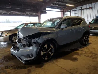 2021 Volvo XC40 Momentum with VIN YV4162UK9M2423340, listed as a Copart auction lot 81709684 with 25,338 mi miles and Salvage Title. Bid and sale history available at carsss.com. Image 1.