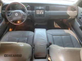 2004 Lincoln Town Car Ultimate z VIN 1LNHM83W94Y625182, wystawiony jako Copart lot #55632185 z przebiegiem 179 597 mil mil oraz Szkoda całkowita • Salvage title. Historia ofert i sprzedaży dostępna na DreamBid. Obrazek 8.