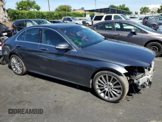2015 Mercedes-Benz C 300 z VIN 55SWF4JB3FU066356, wystawiony jako Copart lot #56933205 z przebiegiem 93 917 mil mil oraz Szkoda całkowita • Salvage title. Historia ofert i sprzedaży dostępna na DreamBid. Obrazek 4.