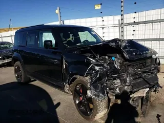 2023 Land Rover Defender X z VIN SALEXEEU2P2132064, wystawiony jako Copart lot #67390924 z przebiegiem 14 946 mil mil oraz Szkoda całkowita • Salvage title. Historia ofert i sprzedaży dostępna na DreamBid. Obrazek 11.