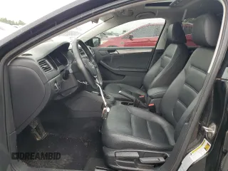 2015 Volkswagen Jetta SE z VIN 3VWD17AJ0FM356093, wystawiony jako Copart lot #60301455 z przebiegiem 106 253 mil mil oraz Szkoda całkowita • Salvage title. Historia ofert i sprzedaży dostępna na DreamBid. Obrazek 7.