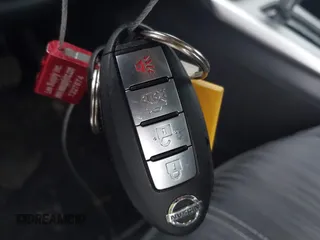 2017 Nissan Sentra SR z VIN 3N1AB7AP1HY213272, wystawiony jako IAAI lot #42305882 z przebiegiem 120 918 mil mil oraz . Historia ofert i sprzedaży dostępna na DreamBid. Obrazek 11.
