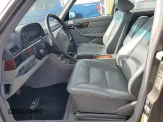 1990 Mercedes-Benz 560 with VIN WDBCA39E3LA553622, listed as a Copart auction lot 81530904 with 142,614 mi miles and Clean Title. Bid and sale history available at DreamBid. Image 7.