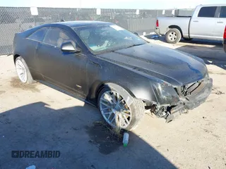 2011 Cadillac CTS-V z VIN 1G6DV1EP1B0120393, wystawiony jako IAAI lot #41322988 z przebiegiem 140 421 mil mil oraz . Historia ofert i sprzedaży dostępna na DreamBid. Obrazek 1.