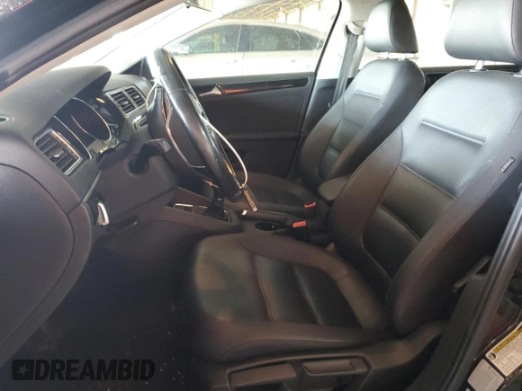 2016 Volkswagen Jetta SEL z VIN 3VWL07AJXGM347854, wystawiony jako Copart lot #53803895 z przebiegiem 107 384 mil mil oraz Szkoda całkowita • Salvage title. Historia ofert i sprzedaży dostępna na DreamBid. Obrazek 7.