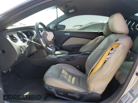 2012 Ford Mustang Premium z VIN 1ZVBP8AM7C5237576, wystawiony jako Copart lot #60374995 z przebiegiem 123 061 mil mil oraz Szkoda całkowita • Salvage title. Historia ofert i sprzedaży dostępna na DreamBid. Obrazek 7.