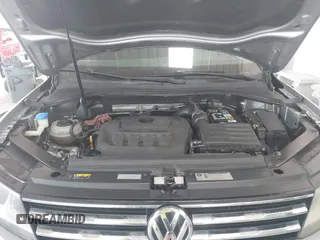2019 Volkswagen Tiguan S with VIN 3VV1B7AX6KM189497, listed as a IAAI auction lot 42669313 with 236,719 mi miles and . Bid and sale history available at DreamBid. Image 10.