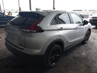 2024 Mitsubishi Eclipse Cross LE z VIN JA4ATVAA0RZ073419, wystawiony jako IAAI lot #42171208 z przebiegiem 5 606 mil mil oraz . Historia ofert i sprzedaży dostępna na DreamBid. Obrazek 4.