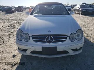 2008 Mercedes-Benz CLK 550 with VIN WDBTK72F38T092697, listed as a Copart auction lot 81805274 with 117,855 mi miles and Salvage Title. Bid and sale history available at DreamBid. Image 5.