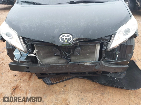 2012 Toyota Sienna XLE with VIN 5TDDK3DC3CS030466, listed as a IAAI auction lot 41914368 with 174,512 mi miles. Bid and sale history available at carsss.com. Image 6.