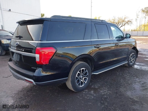 2023 Ford Expedition Max XLT with VIN 1FMJK1H81PEA03819, listed as a IAAI auction lot 41661164 with 62,687 mi miles. Bid and sale history available at carsss.com. Image 4.